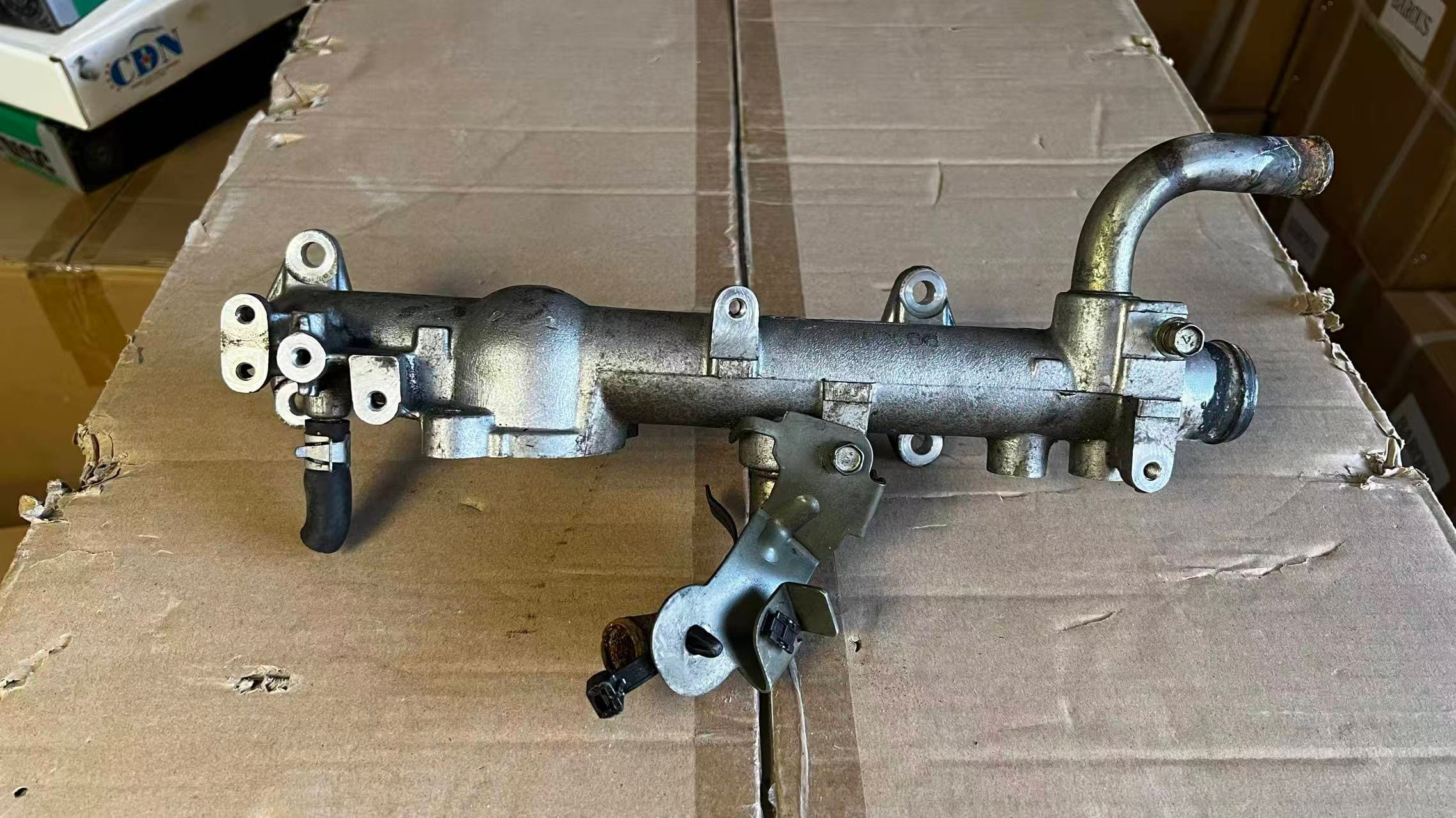 Nissan Maxima Water Outlet Housing (OE: 11060-2Y000) photo 2